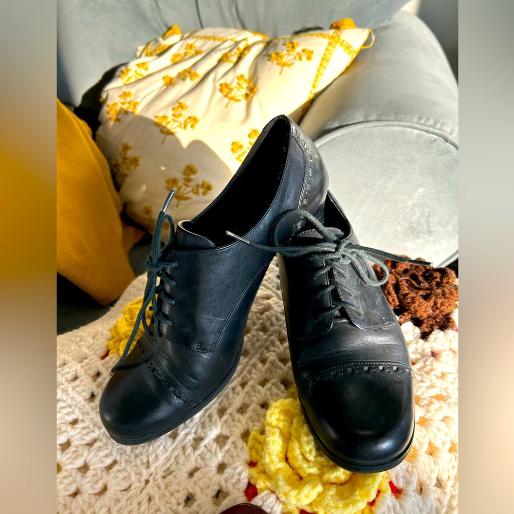 Etienne Aigner heels